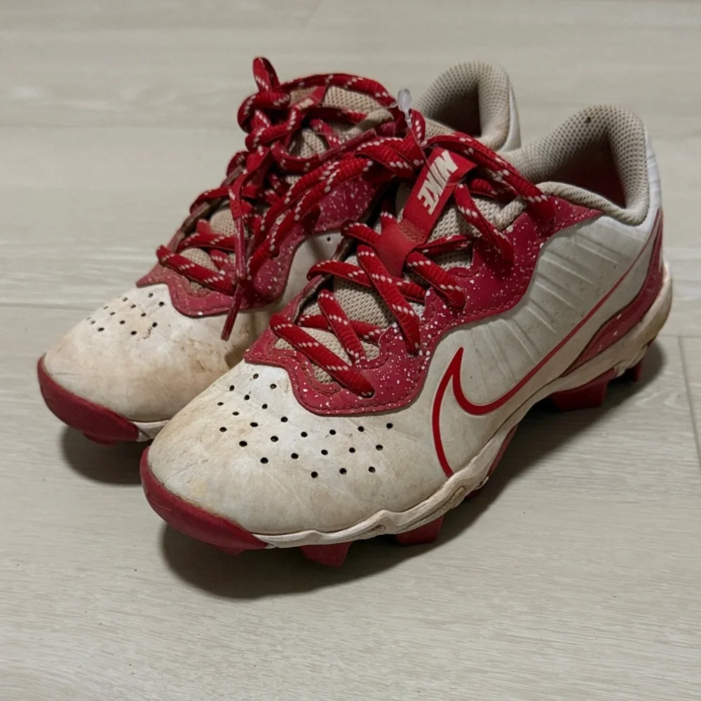 ✨ Nike Kids Red and White Cleats